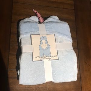 New! Unicorn Hooded Blanket